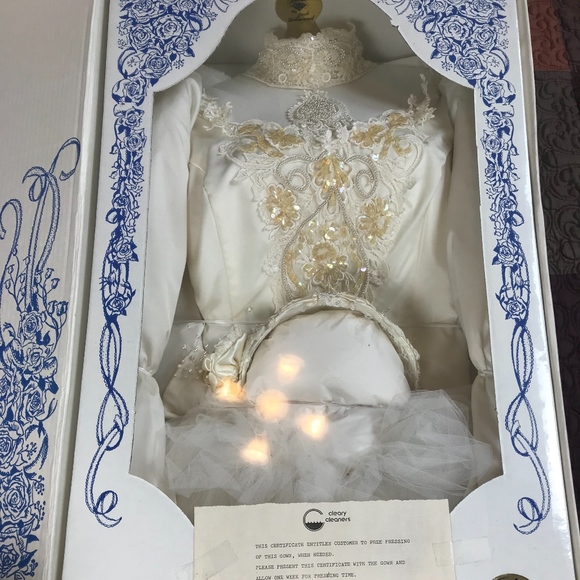 UNKNOWN Dresses & Skirts - Vintage Wedding Dress Preserved In Box Headpiece